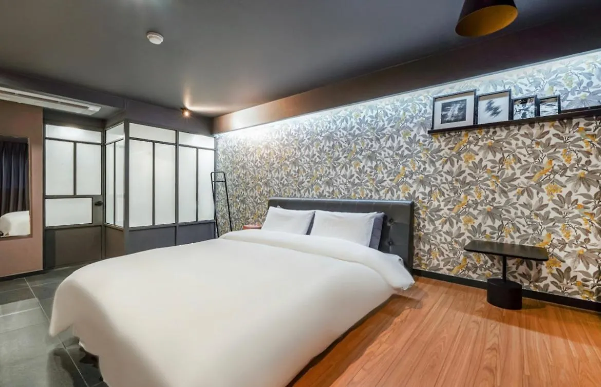 Brown Dot Hotel Daeyeon Busan 2*,  South Korea